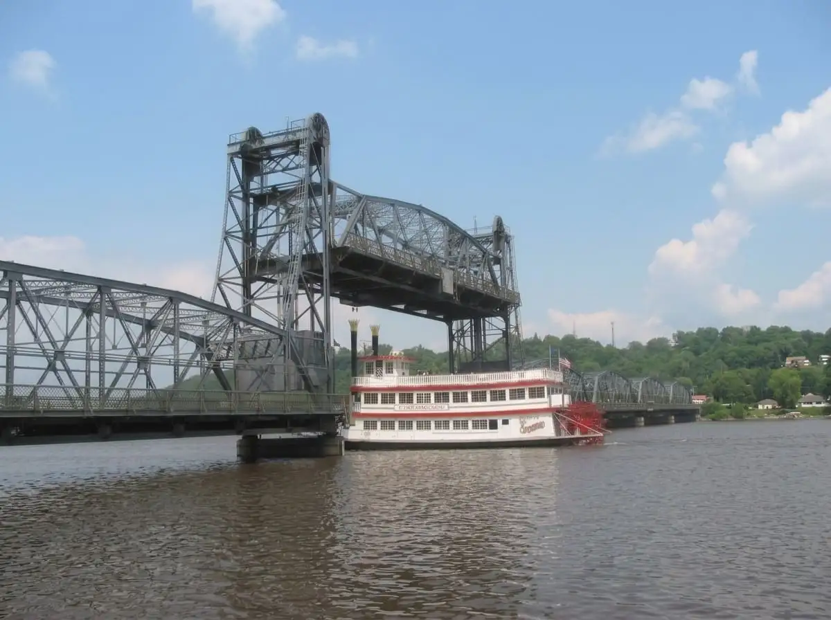 The Stillwater lift bridge over the St Croix River, with a paddleboat coming through underneath